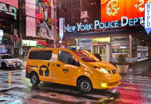 Желтый Nissan NV200-новый символ Нью-Йорка