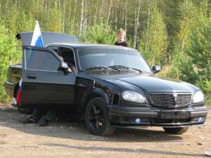 Управделами президента пересадит Путина и Медведева на отечественные автомобили