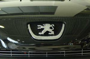 На коммерческих машинах Peugeot появится логотип Toyota