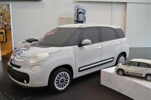 Практичный Fiat 500XL готовят к презентации