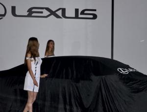 Lexus  ES  в России от 1 597 000 рублей
