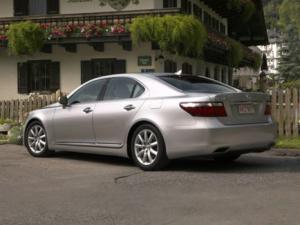 Объявлены рублевые цены на Lexus LS 460