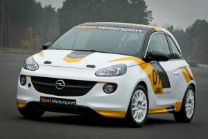 Opel подготовил гоночные Adam и Astra OPC