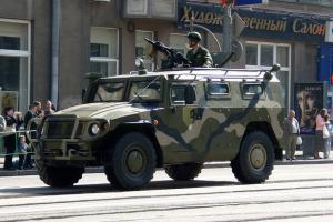 Дмитрий Рогозин заменит служебный БМВ на броневик "Тигр"