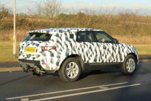 В Сети появились фото Range Rover Evoque LWB