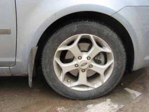 В 2014 году "переобувка" автомобилей станет обязательной