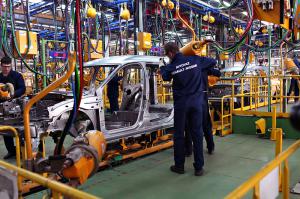 В России растет спрос на Nissan Almera и Lada Largus 