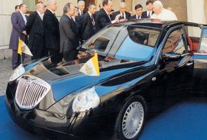 Новый Папа Франциск I отказывается от лимузинов 