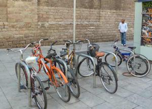 Власти Ташкента объявили велосипедистов вне закона