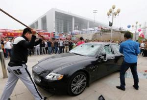 Автослесаря довели до истерики владельца  Maserati