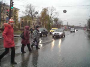 На пешеходов повесят светоотражатели в принудительном порядке
