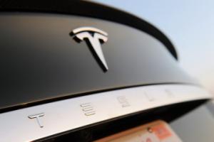 Электромобиль Tesla Model E за 40 000 долларов представят в 2015 году