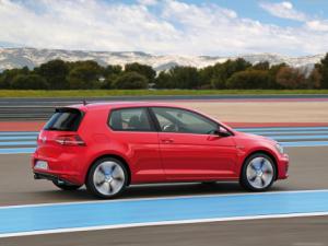 Стартовали продажи заряженного" Volkswagen Golf GTI с МКПП от 1 233 000 рублей