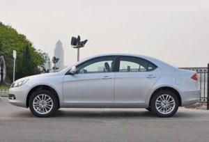 В России стартуют продажи "бюджетных" JAC  J5 и S5