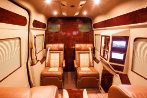 В Mercedes-Benz Sprinter встроили позолоченную кофе-машину