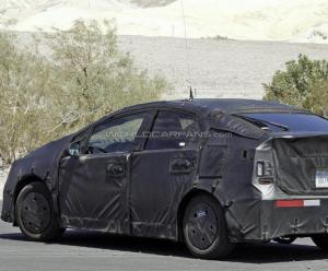 В 2015 году представят полноприводный Toyota Prius