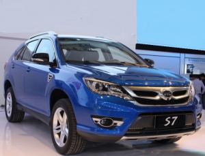 Стартуют продажи кроссовера BYD S7 от 976 000 рублей