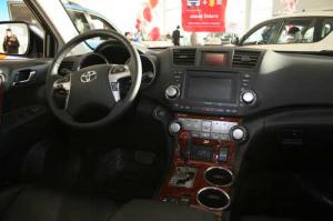 В России массово отзывают кроссоверы Toyota Highlander
