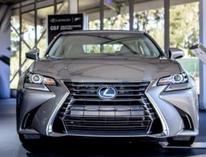 Lexus в сентябре сделает скидки на свои автомобили