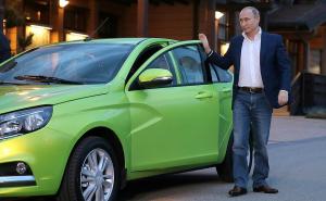 Путин представил мировым СМИ модель LADA Vesta