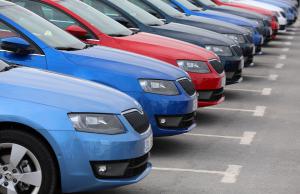 Авторынок России обвалился на 40%