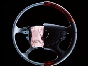 Toyota отзывает массово автомобили из-за подушек Takata Toyota отзывает массово автомобили из-за подушек Takata