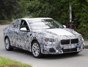 Седан BMW 1-серии попался на тестах в Китае