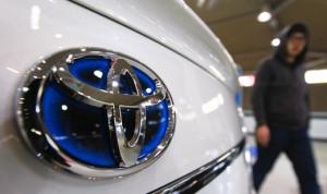 В России отзывают 140 000 Toyota RAV4 из-за ремня безопасности