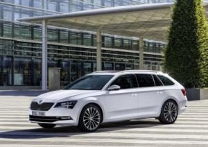 Дилеры Skoda готовы к продажам нового Superb Combi