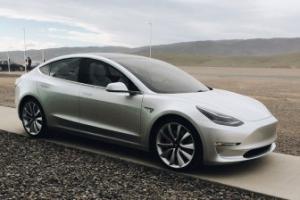 В июле стартует серийный выпуск Tesla Model 3