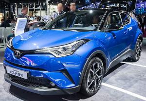 Цена на Toyota C-HR стартует от 1 307 000 рублей