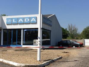 Во Франции нашли автосалон Lada с кучей не проданных 