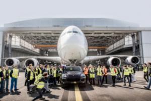 Серийный Porsche Cayenne S Diesel отбуксировал Airbus A380