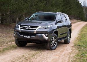 В России стартуют продажи рамного внедорожника Toyota Fortuner 