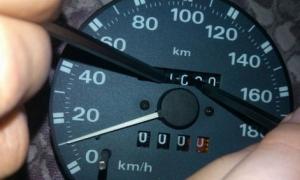 В Госдуме предложили лишить десятки автосалонов лицензии В Госдуме предложили лишить десятки автосалонов лицензии