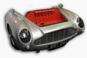 Из Aston Martin DB5 сделали мини-бар и выставили на аукцион. ФОТО