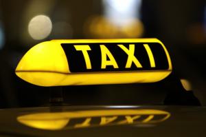 5 популярных автомобилей такси в Москве