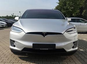 Россияне массово скупают электромобили Tesla