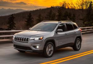 Уродливый Jeep Cherokee получил изменения внешнего вида. ФОТО