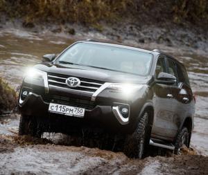 Стартовали продажи Toyota Fortuner с бензиновым мотором от 1 999 000 рублей