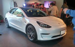 Стартовали продажи Tesla Model 3 от 3 800 000 рублей. Цены