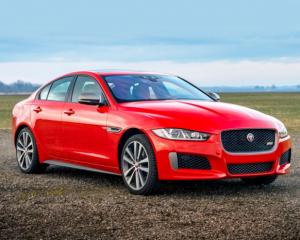 Представлены Jaguar XE и XF в версии 300 Sport