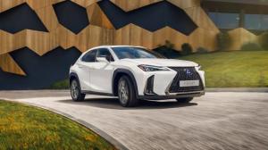 Названы рублевые цены на кроссовер Lexus UX