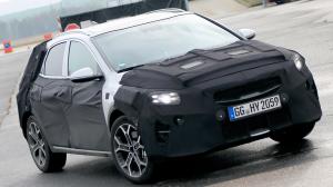 В Сети появились шпионские фото кроссовера Kia XCeed