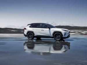 В Питере стартует производство новой Toyota RAV4 В Питере стартует производство новой Toyota RAV4